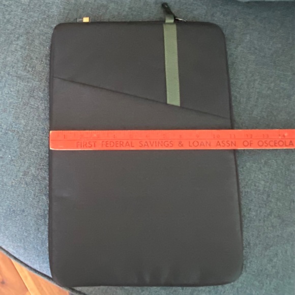 New Case Logic Padded Black Case for iPad, Tablet or Laptop , Zippered 11” x 16” - Picture 4 of 8